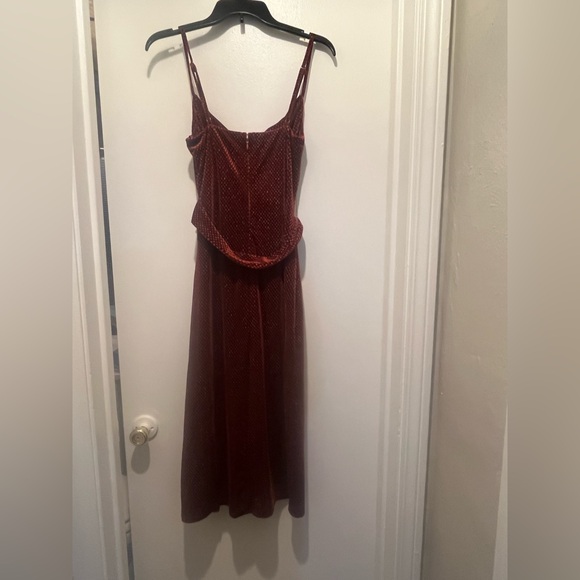 Lost + Wander Cinnamon red burgundy burnt orange velvet cowl neck midi dress - Picture 4 of 9